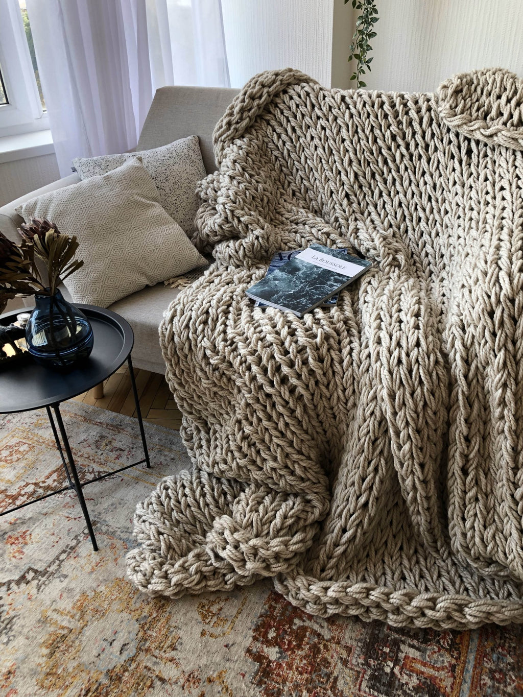 Chunky Knit Throw Blanket — Soft Oversized Knitted Throw for Sofa & Bed - Damsona