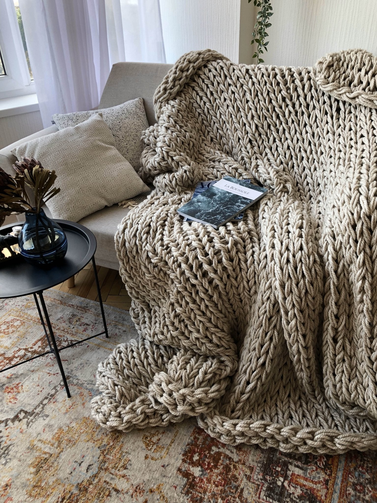 Chunky Knit Throw Blanket — Soft Oversized Knitted Throw for Sofa & Bed - Damsona
